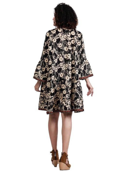 Robe courte ouverte sur le devant avec imprimé floral